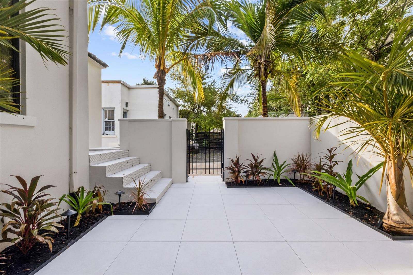 410 BURNS COURT, Sarasota, FL 34236 410 BURNS COURT, Sarasota, FL 34236