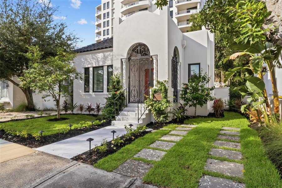Property photo for 410 BURNS COURT, Sarasota, FL