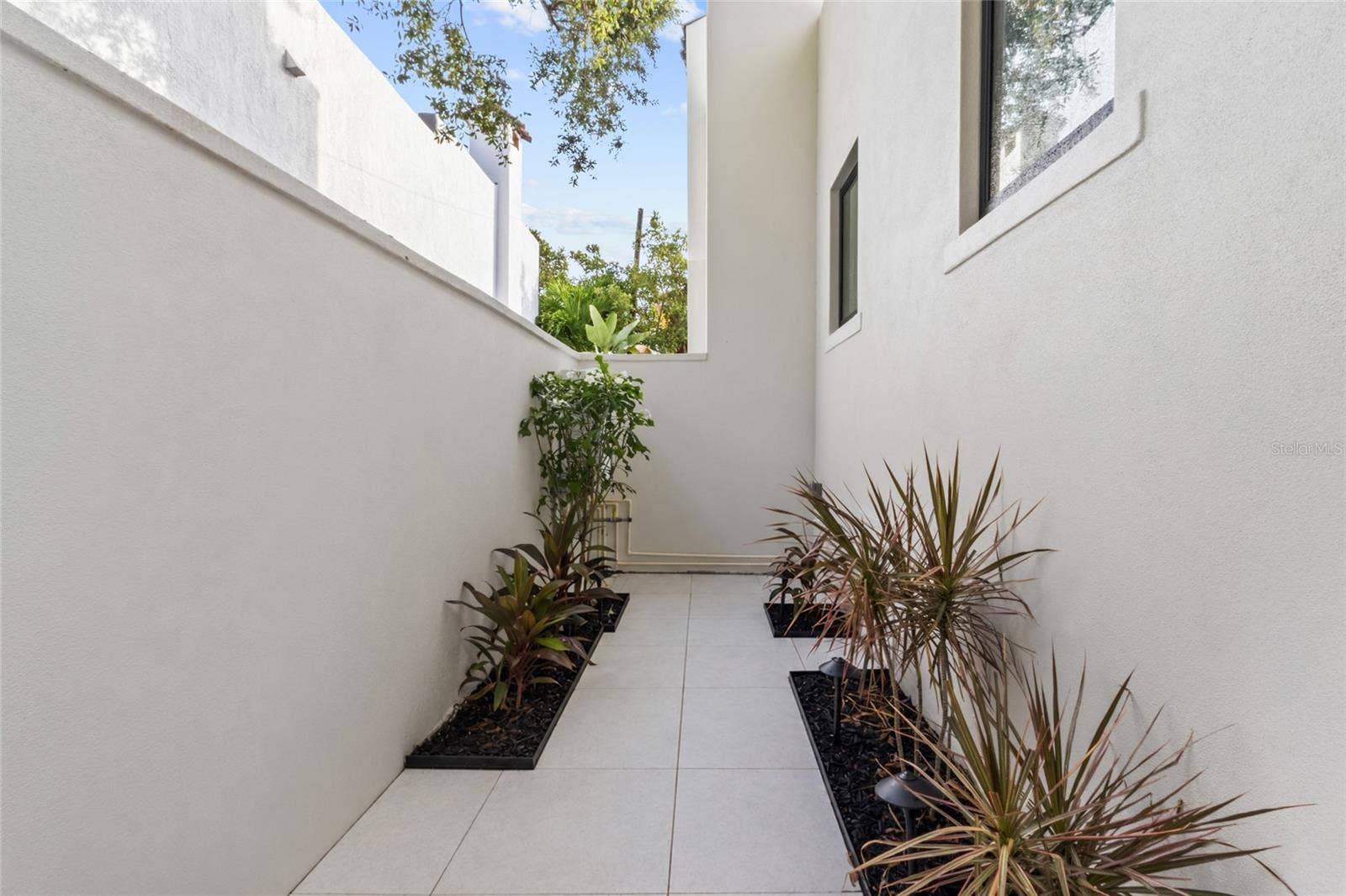 410 BURNS COURT, Sarasota, FL 34236 410 BURNS COURT, Sarasota, FL 34236