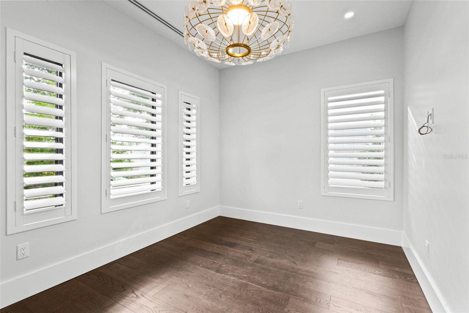 410 BURNS COURT, Sarasota, FL 34236 410 BURNS COURT, Sarasota, FL 34236