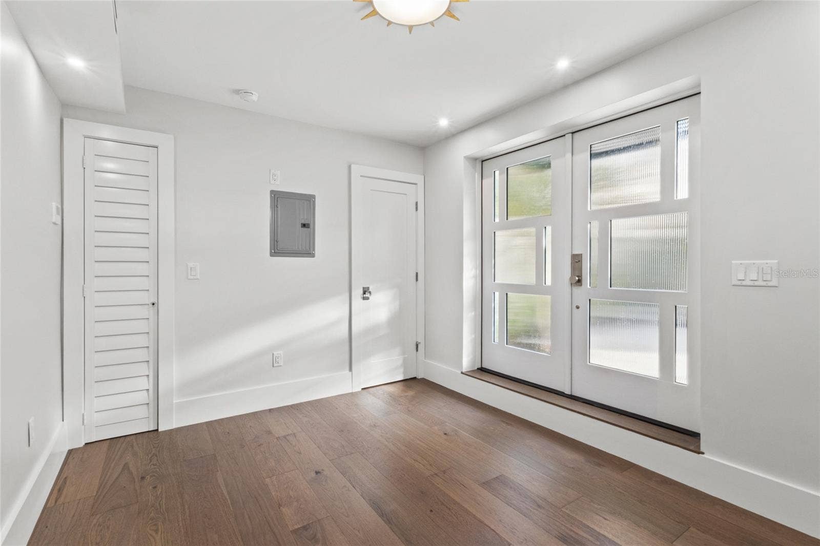 410 BURNS COURT, Sarasota, FL 34236 410 BURNS COURT, Sarasota, FL 34236