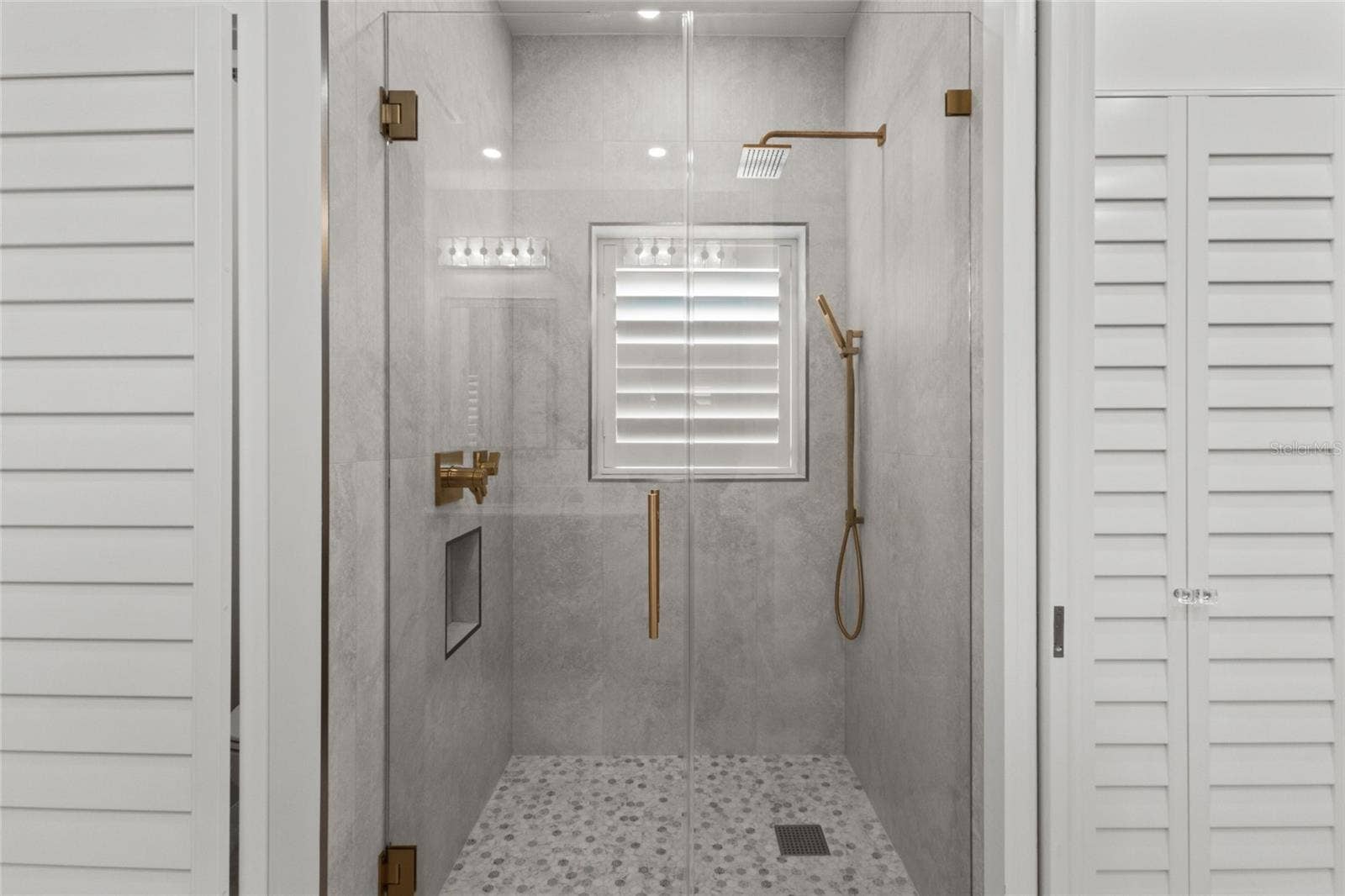 410 BURNS COURT, Sarasota, FL 34236 410 BURNS COURT, Sarasota, FL 34236
