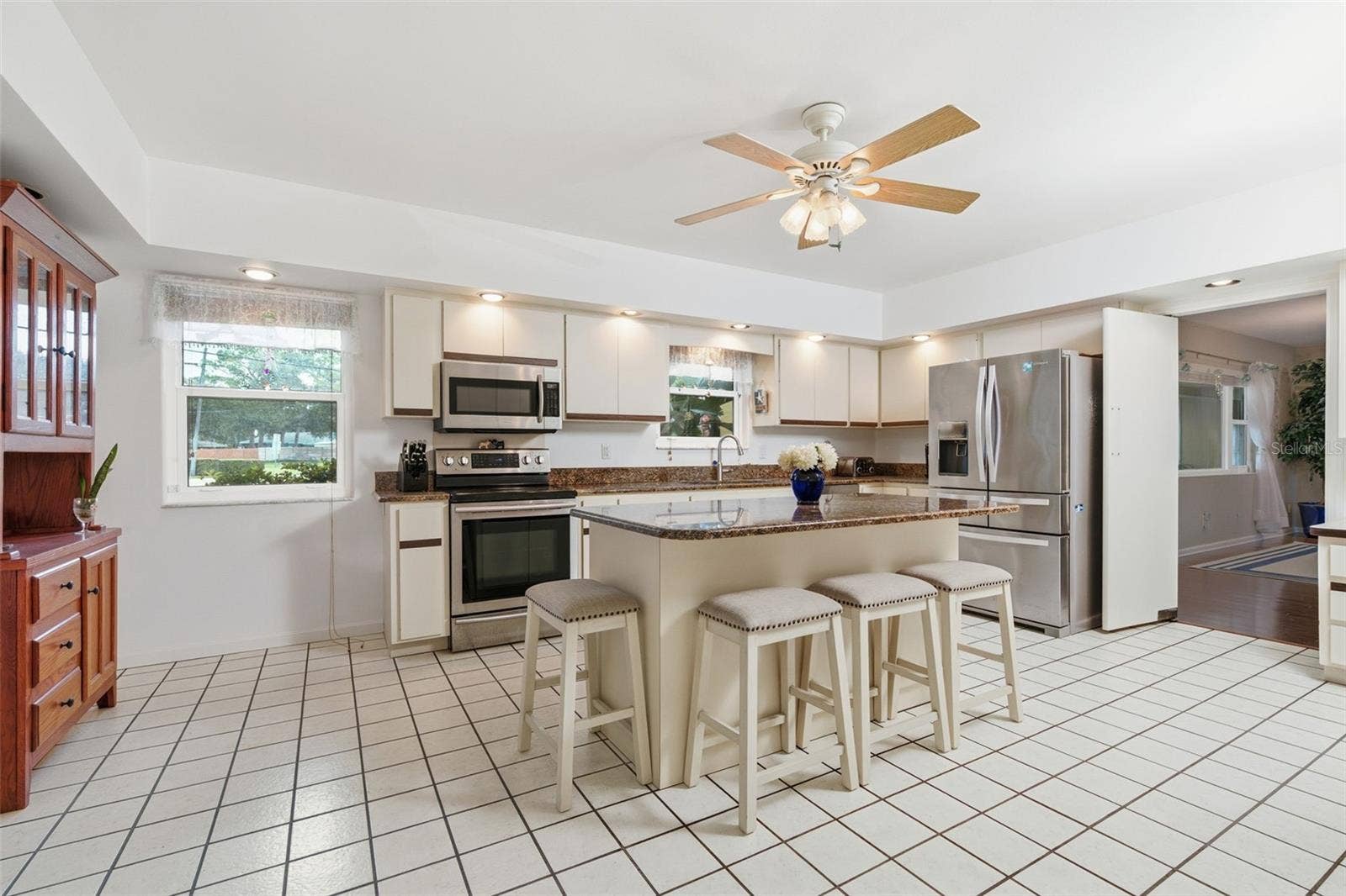 844 MAGELLAN DRIVE, Sarasota, FL 34243 844 MAGELLAN DRIVE, Sarasota, FL 34243