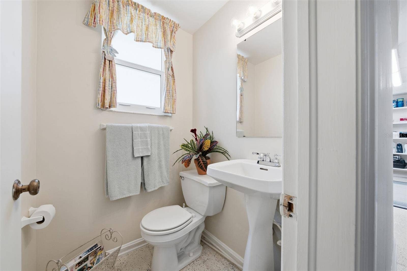 844 MAGELLAN DRIVE, Sarasota, FL 34243 844 MAGELLAN DRIVE, Sarasota, FL 34243