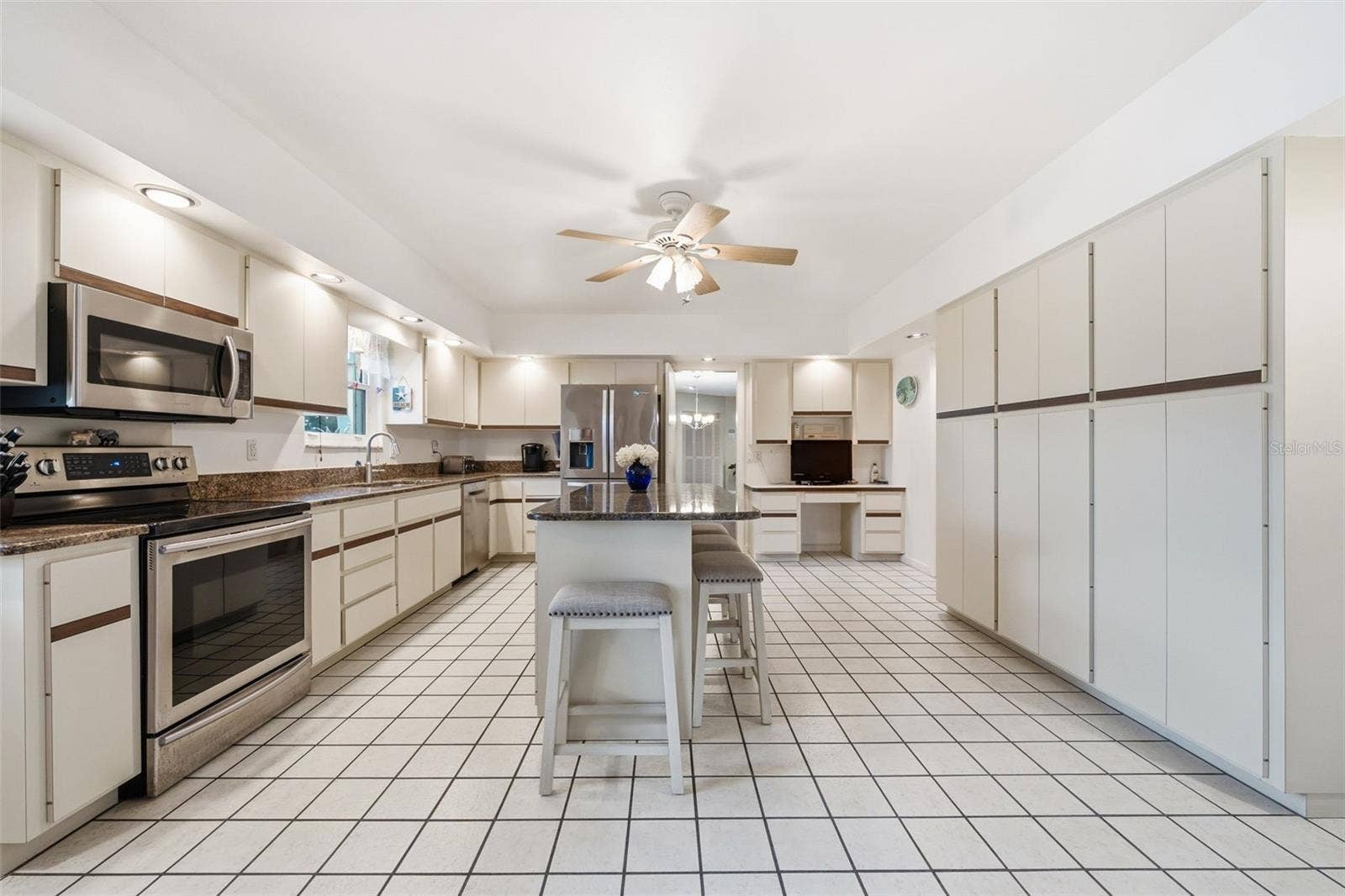 844 MAGELLAN DRIVE, Sarasota, FL 34243 844 MAGELLAN DRIVE, Sarasota, FL 34243