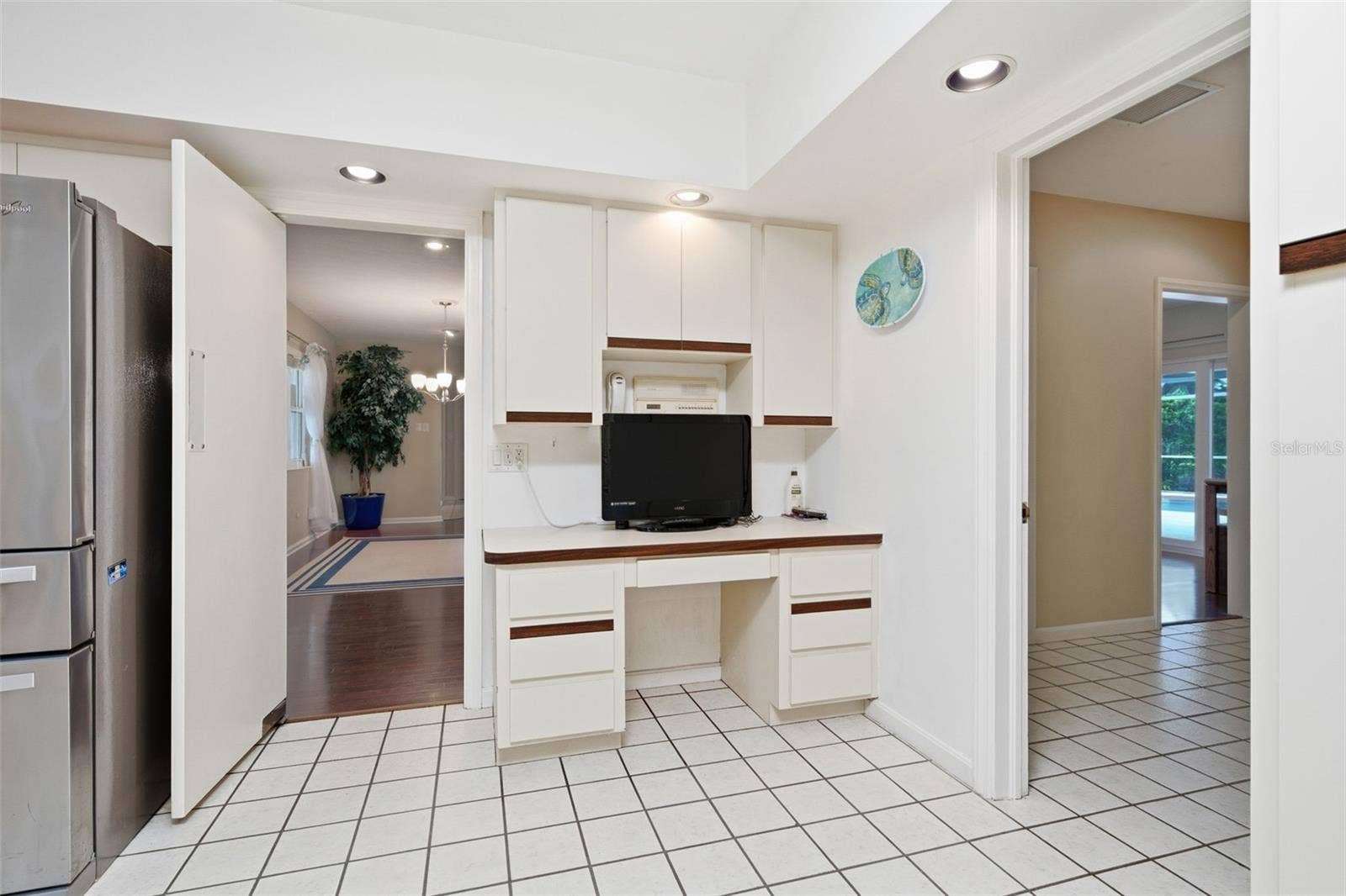 844 MAGELLAN DRIVE, Sarasota, FL 34243 844 MAGELLAN DRIVE, Sarasota, FL 34243