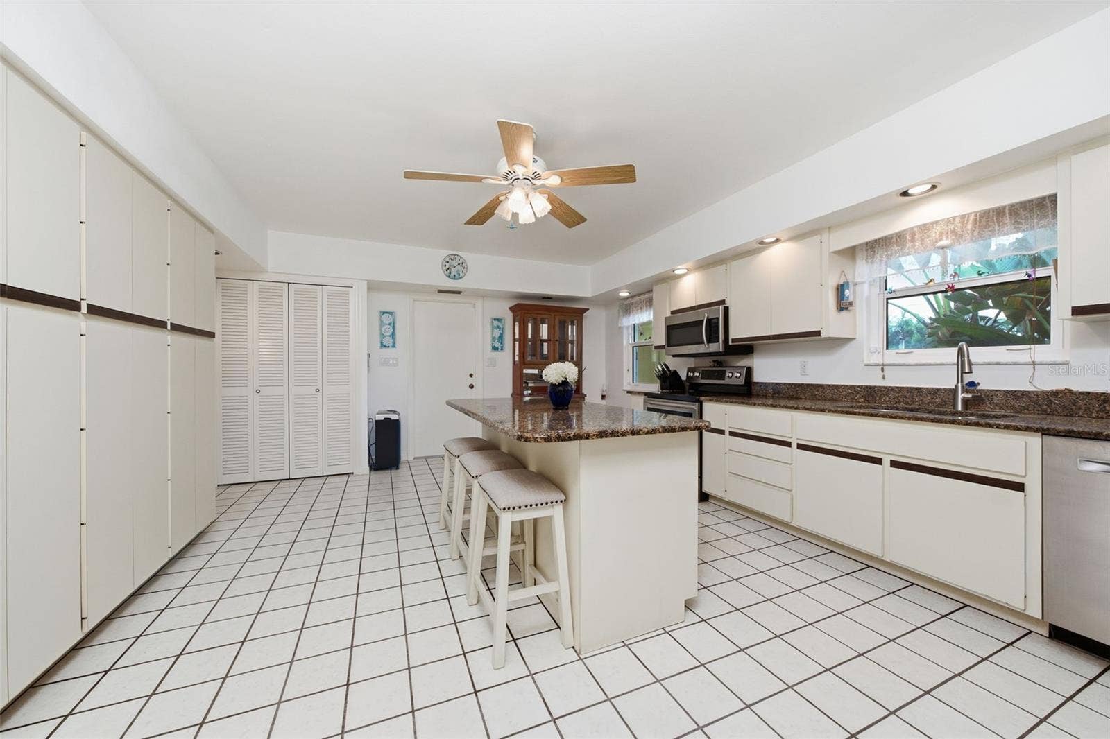 844 MAGELLAN DRIVE, Sarasota, FL 34243 844 MAGELLAN DRIVE, Sarasota, FL 34243