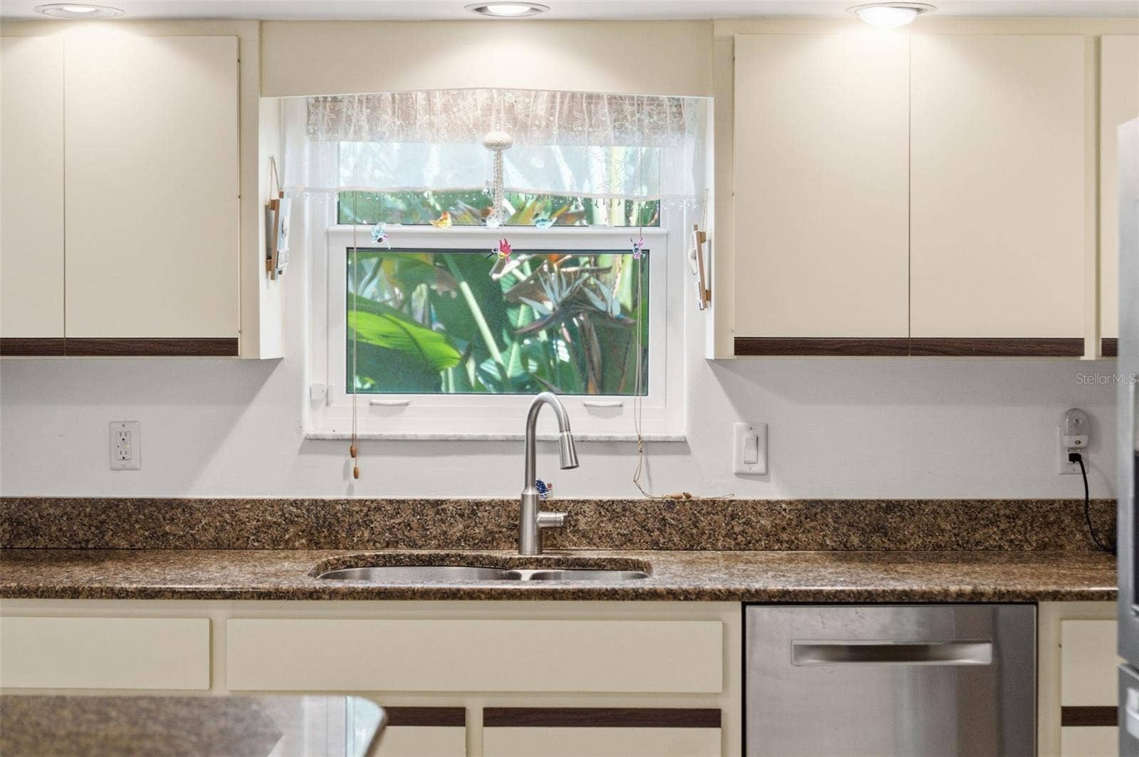 844 MAGELLAN DRIVE, Sarasota, FL 34243 844 MAGELLAN DRIVE, Sarasota, FL 34243