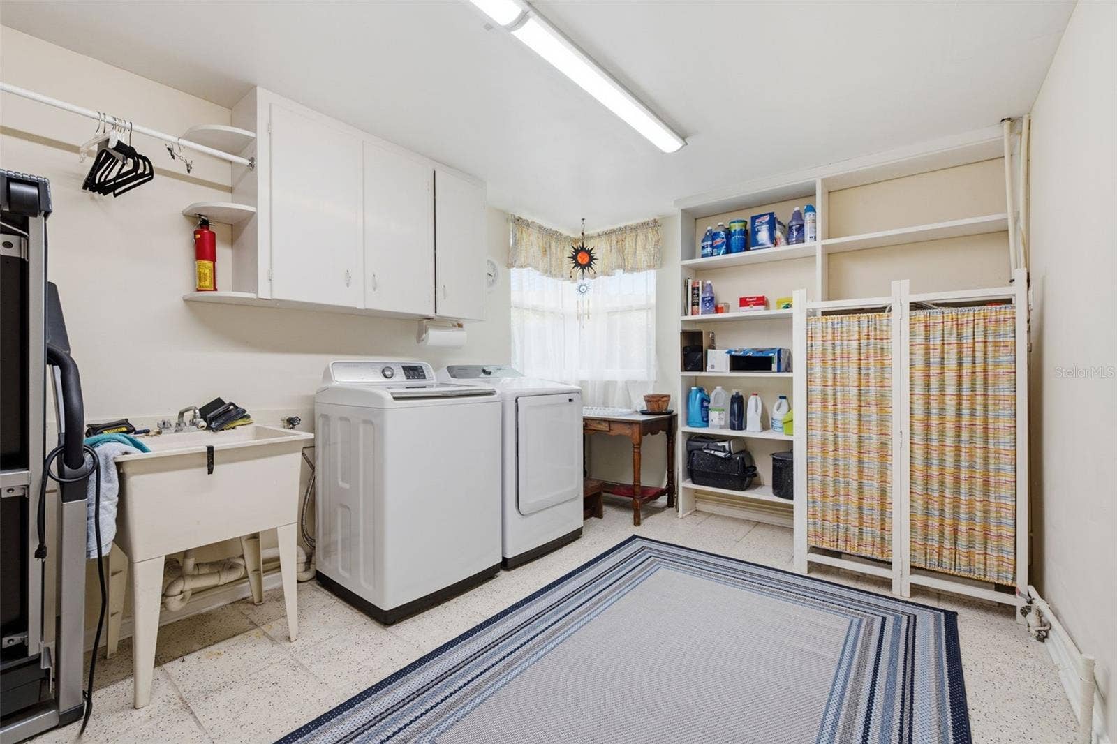 844 MAGELLAN DRIVE, Sarasota, FL 34243 844 MAGELLAN DRIVE, Sarasota, FL 34243