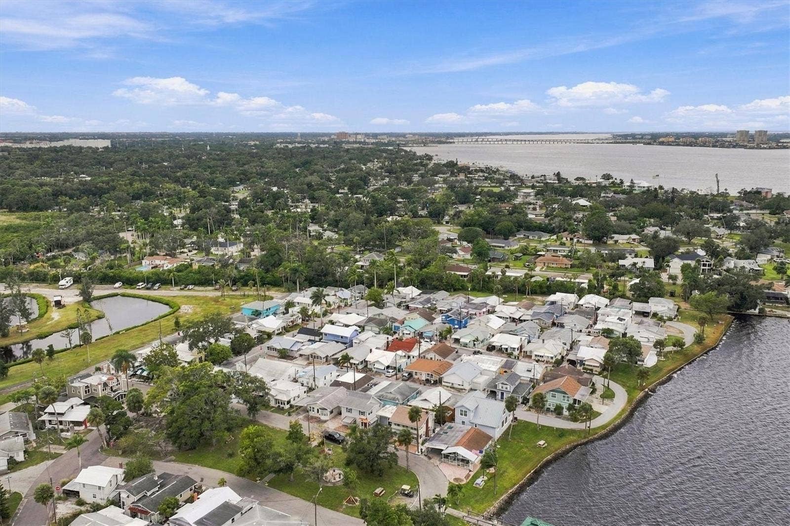 3 COLUMBIA STREET, Bradenton, FL 34208 3 COLUMBIA STREET, Bradenton, FL 34208