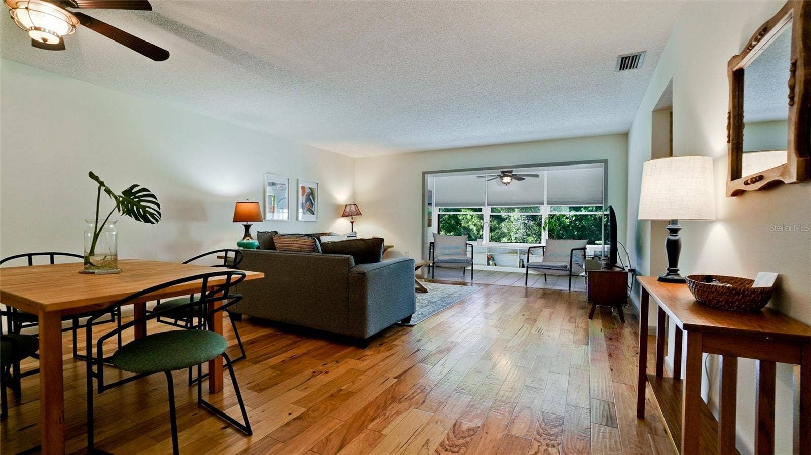 402 SPRING LAKES BOULEVARD, #402, Bradenton, FL 34210 Combined dining/living room space