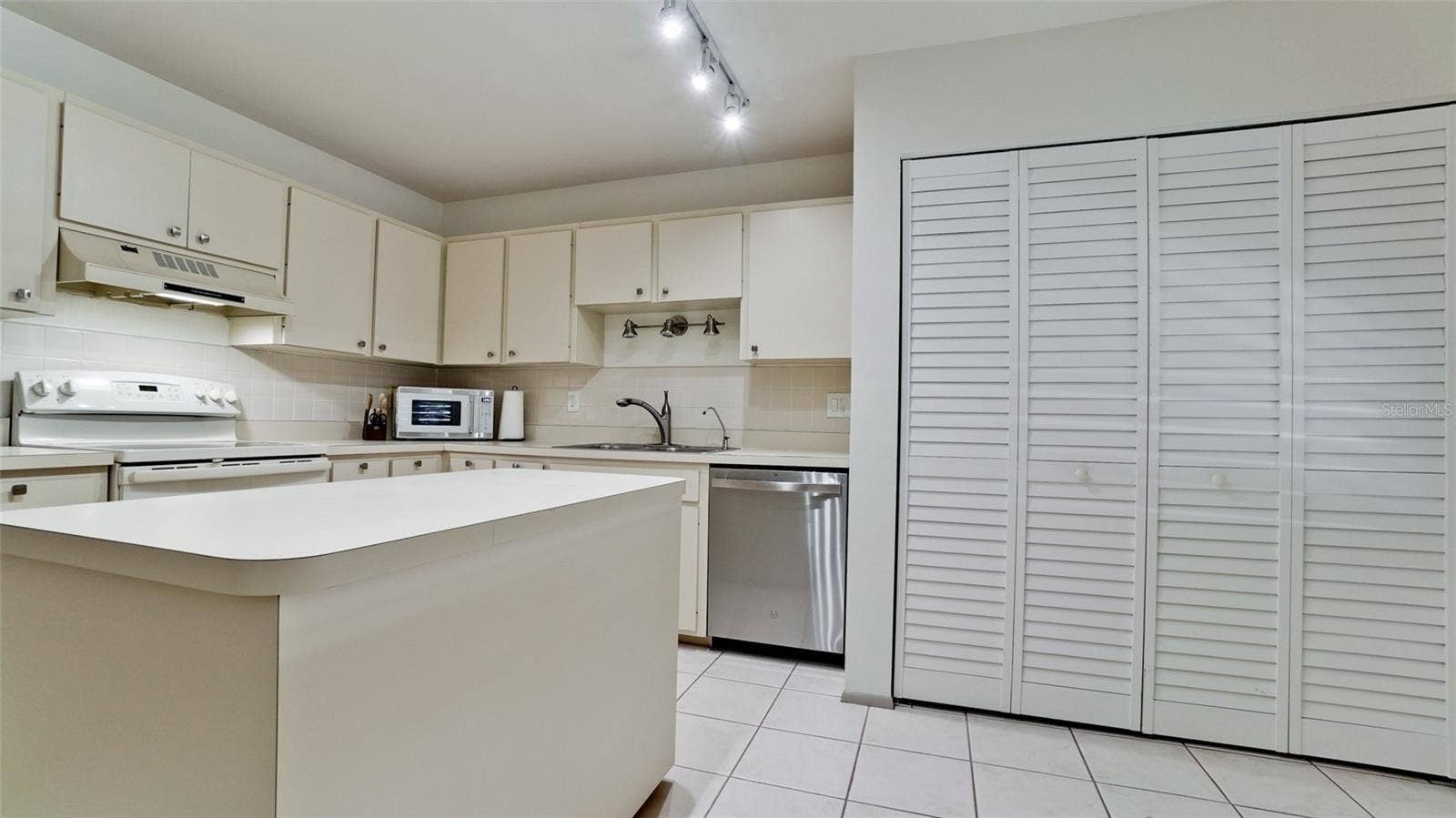 402 SPRING LAKES BOULEVARD, #402, Bradenton, FL 34210 Full size washer & dryer behind the bifold doors
