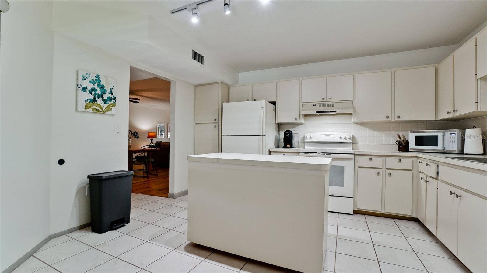 402 SPRING LAKES BOULEVARD, #402, Bradenton, FL 34210 Prep island in the middle of the kitchen
