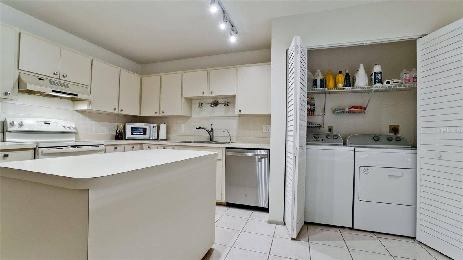 402 SPRING LAKES BOULEVARD, #402, Bradenton, FL 34210 402 SPRING LAKES BOULEVARD, #402, Bradenton, FL 34210