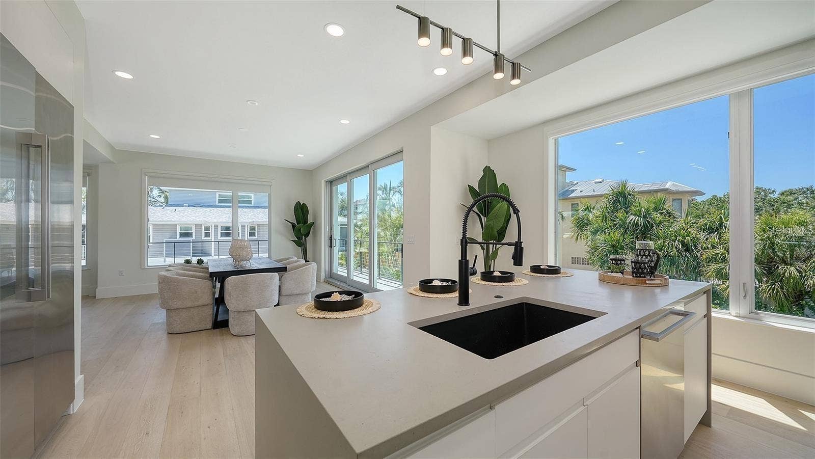 8800 MIDNIGHT PASS ROAD, Sarasota, FL 34242 Kitchen