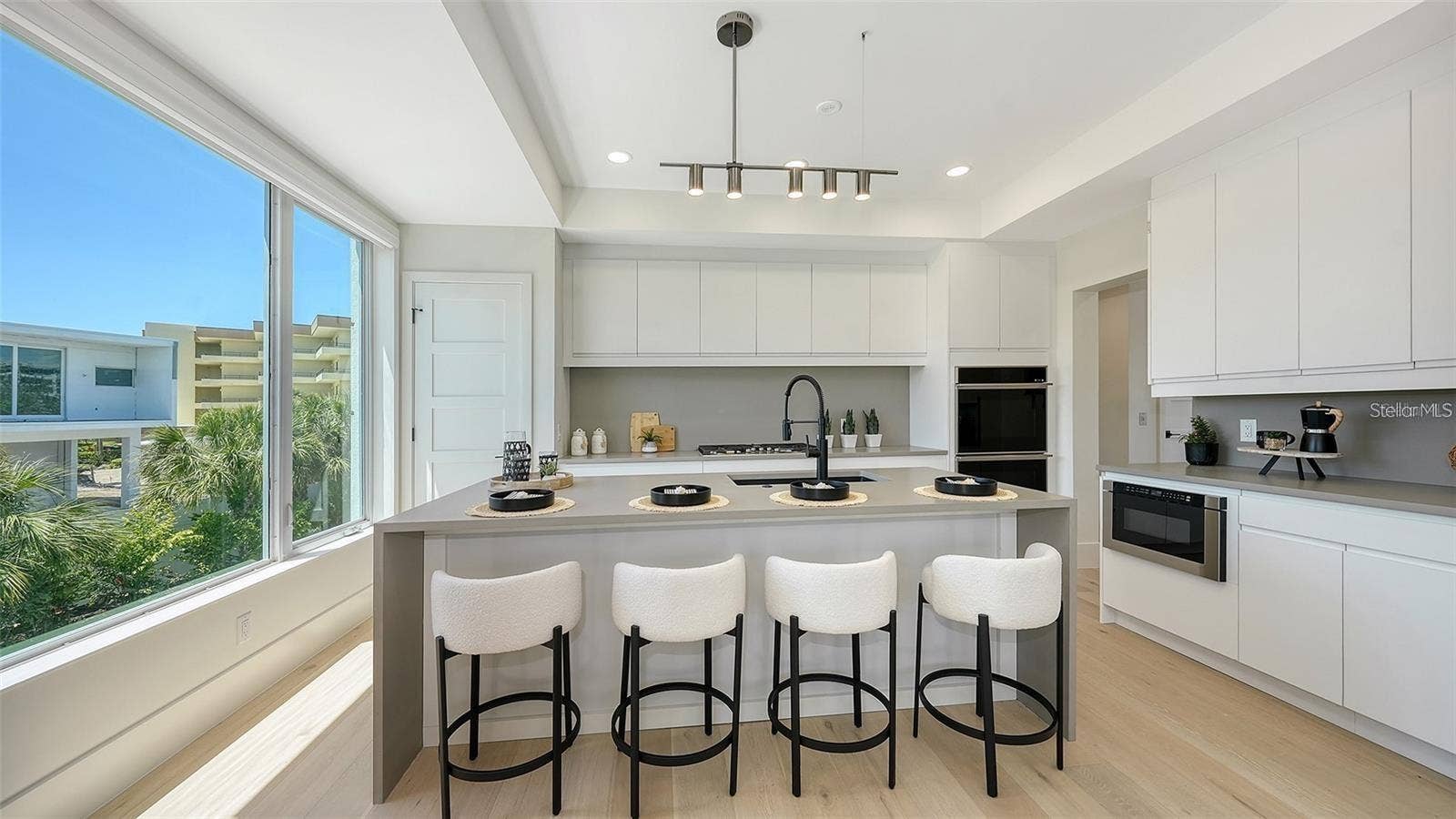8800 MIDNIGHT PASS ROAD, Sarasota, FL 34242 Kitchen
