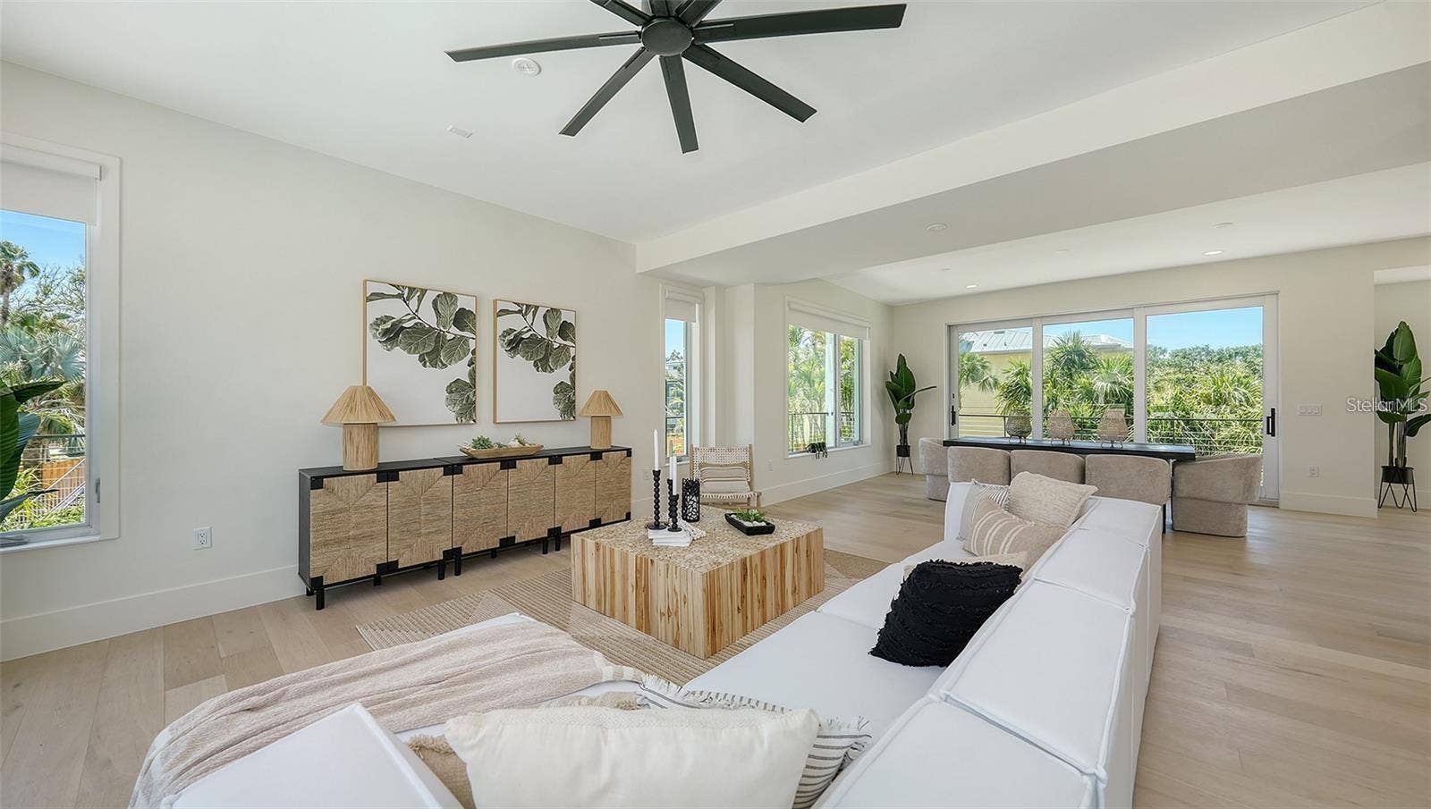 8800 MIDNIGHT PASS ROAD, Sarasota, FL 34242 Living room