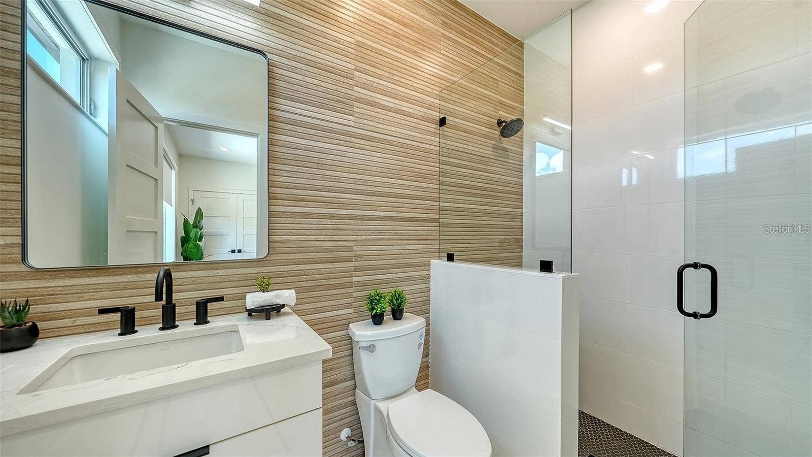 8800 MIDNIGHT PASS ROAD, Sarasota, FL 34242 Ensuite bathroom