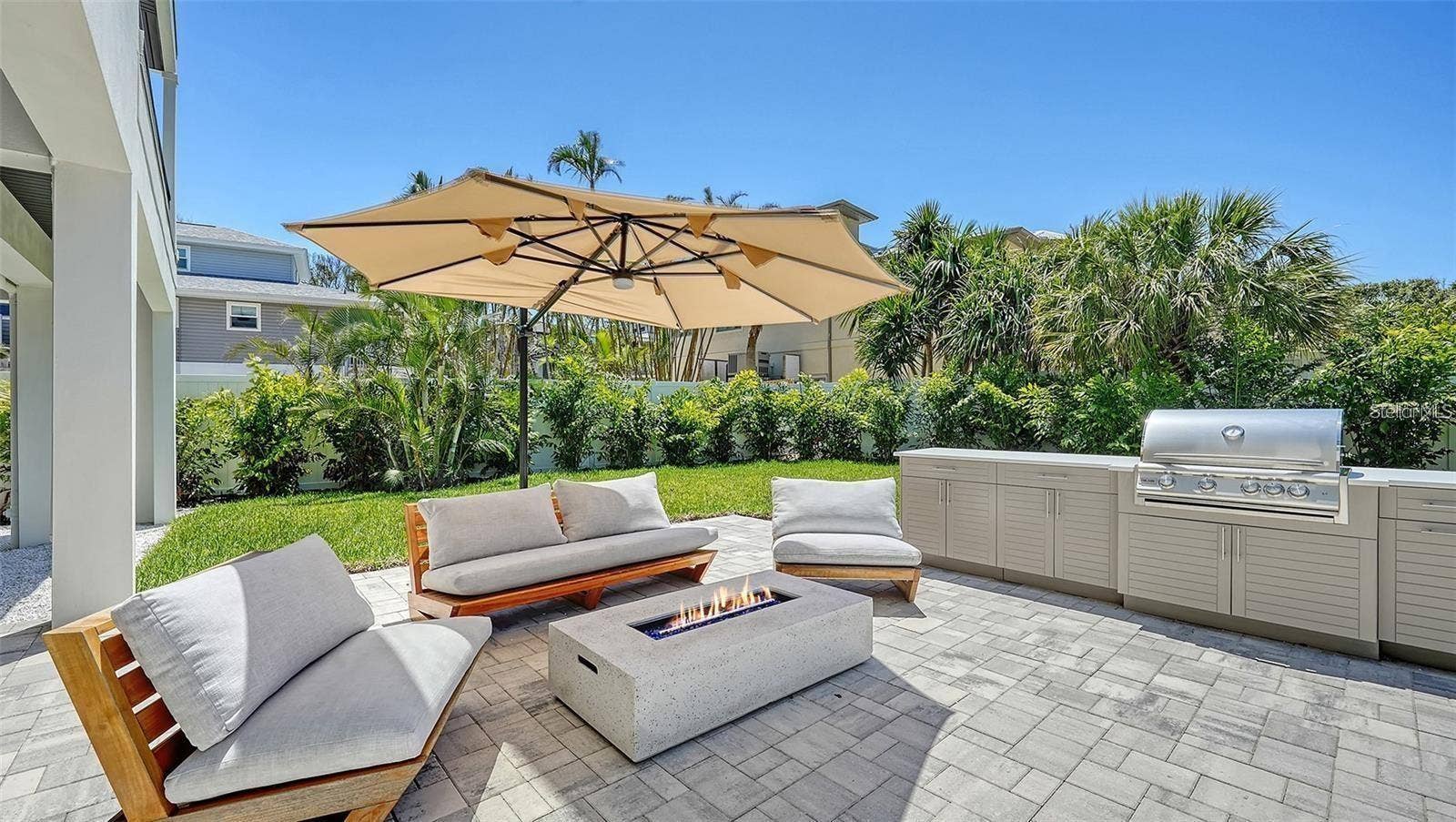 8800 MIDNIGHT PASS ROAD, Sarasota, FL 34242 Outdoor kitchen and firepit