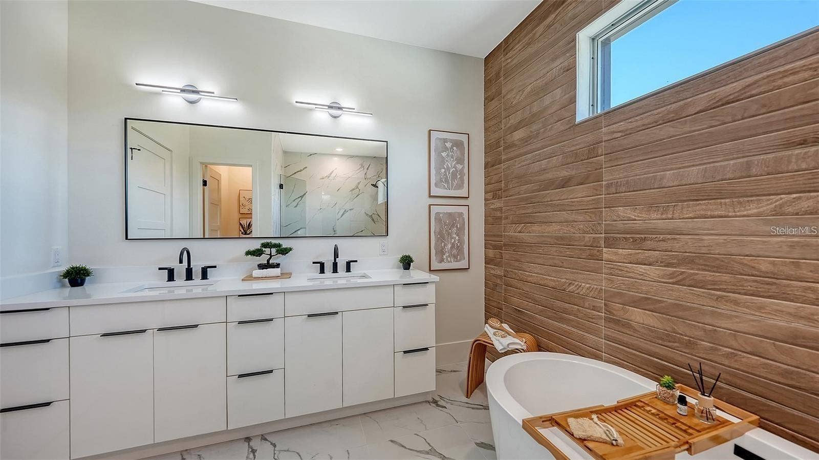 8800 MIDNIGHT PASS ROAD, Sarasota, FL 34242 Primary bathroom
