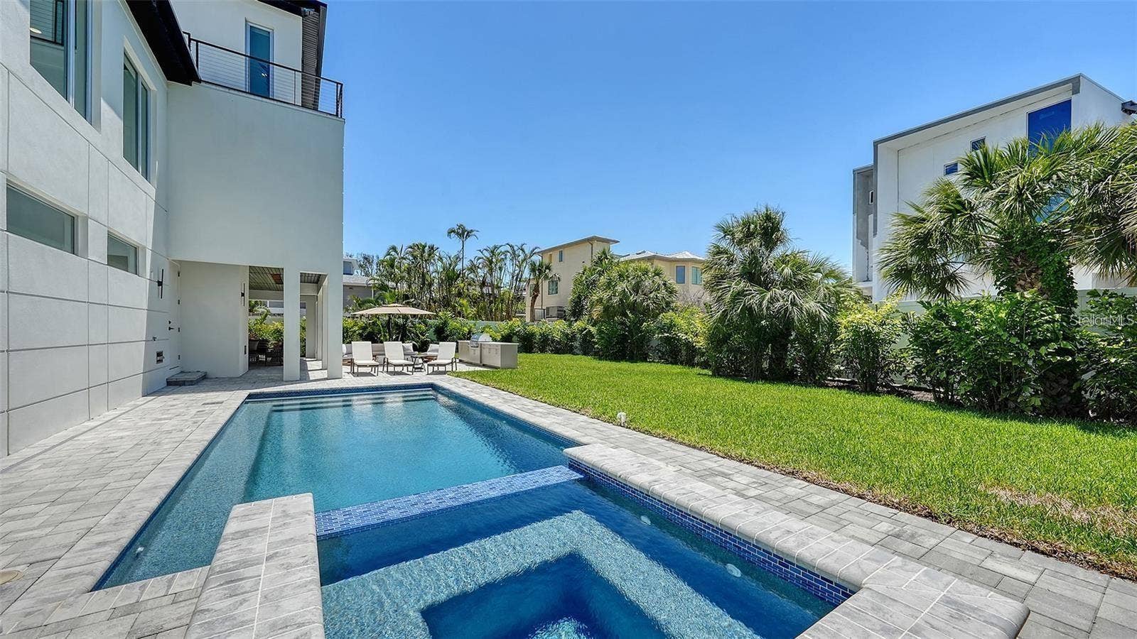 8800 MIDNIGHT PASS ROAD, Sarasota, FL 34242 Hot tub spa