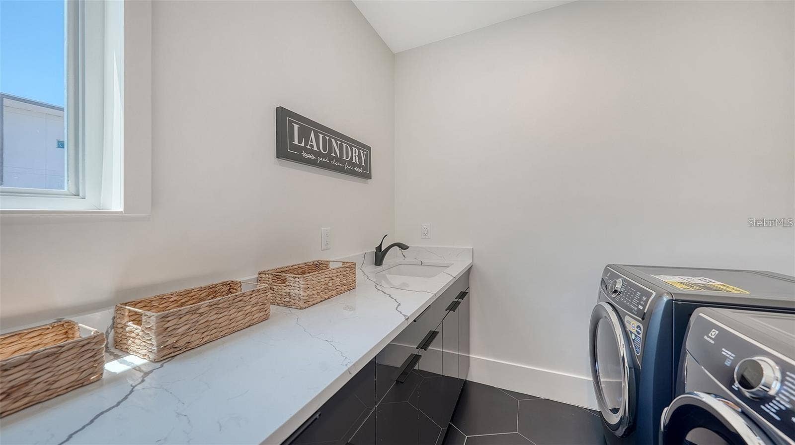 8800 MIDNIGHT PASS ROAD, Sarasota, FL 34242 Laundry room