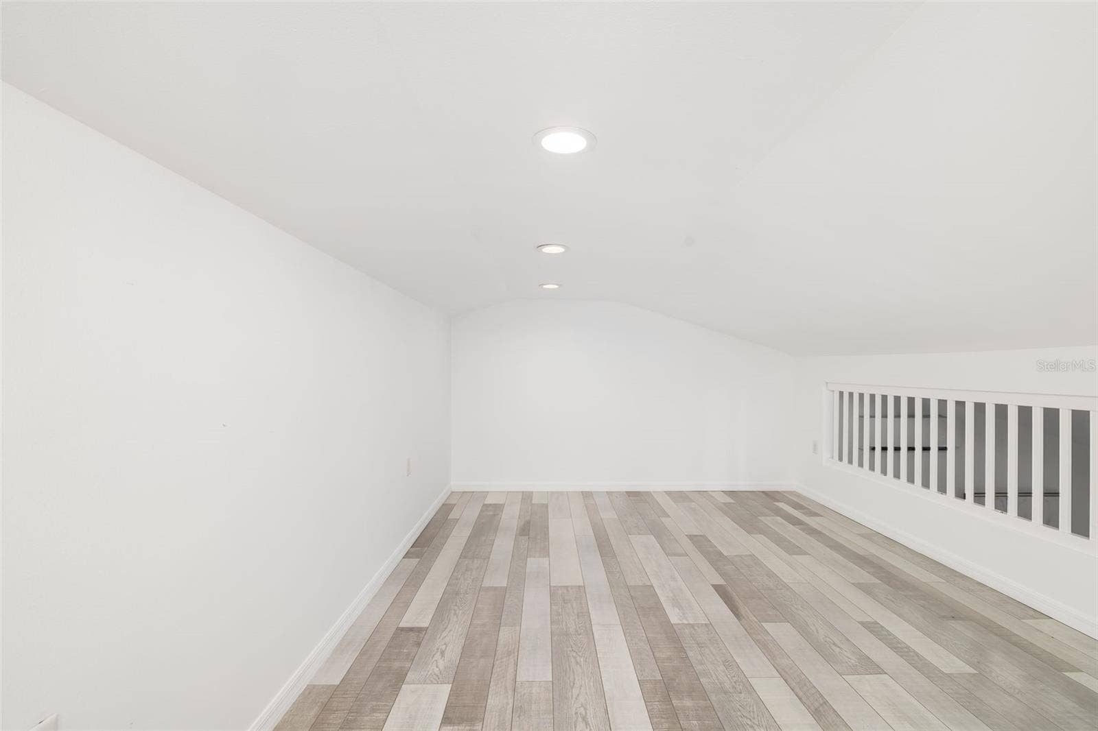 403 LONGBOW TRAIL, Osprey, FL 34229 Upper loft/flex space adds even more possibilities for a home office, hobby area, reading retreat, storage or additional usable space.