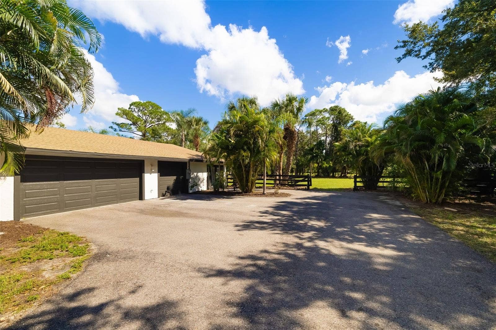 403 LONGBOW TRAIL, Osprey, FL 34229 Oversized 3 car Extended Garage