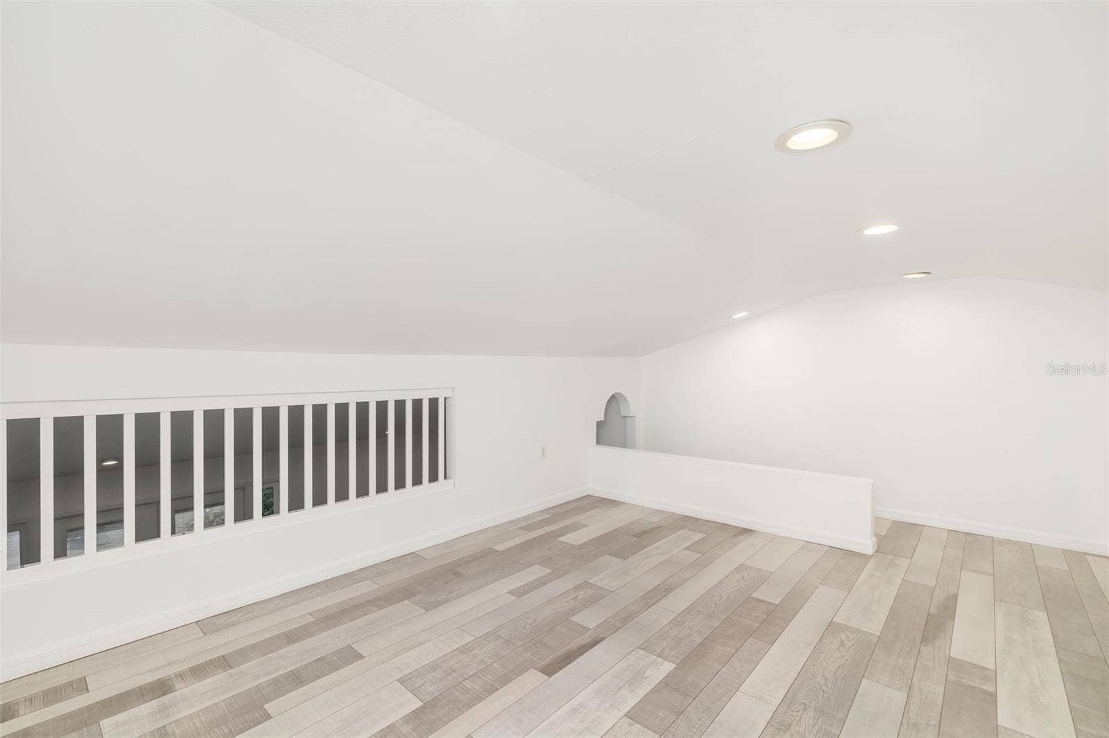 403 LONGBOW TRAIL, Osprey, FL 34229 Upper loft/flex space adds even more possibilities for a home office, hobby area, reading retreat, storage or additional usable space.