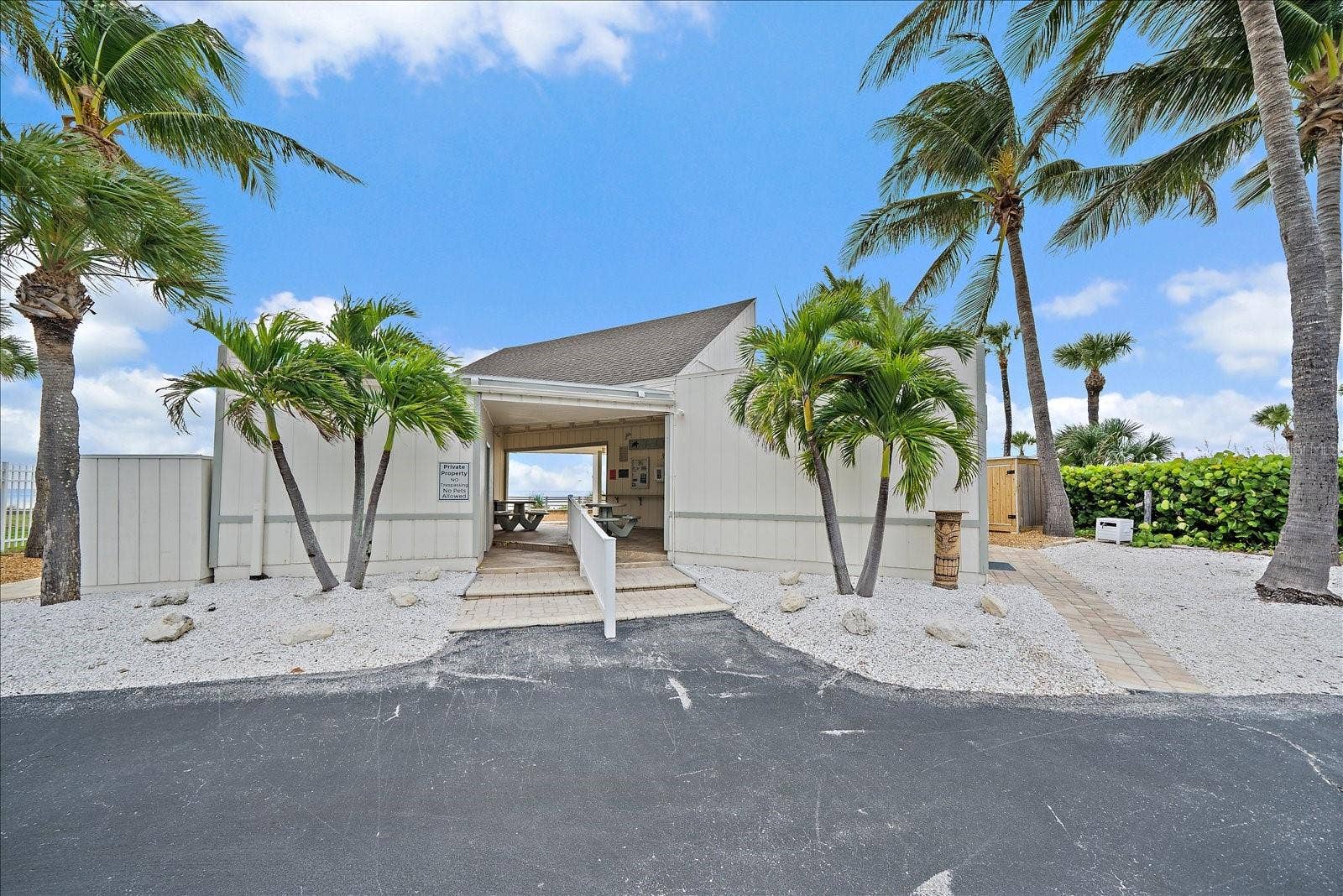 575 SUTTON PLACE, Longboat Key, FL 34228