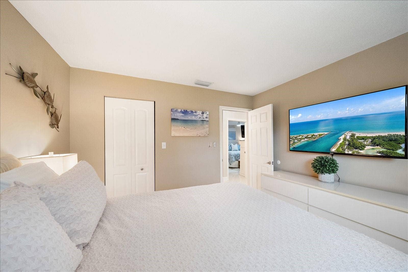 575 SUTTON PLACE, Longboat Key, FL 34228