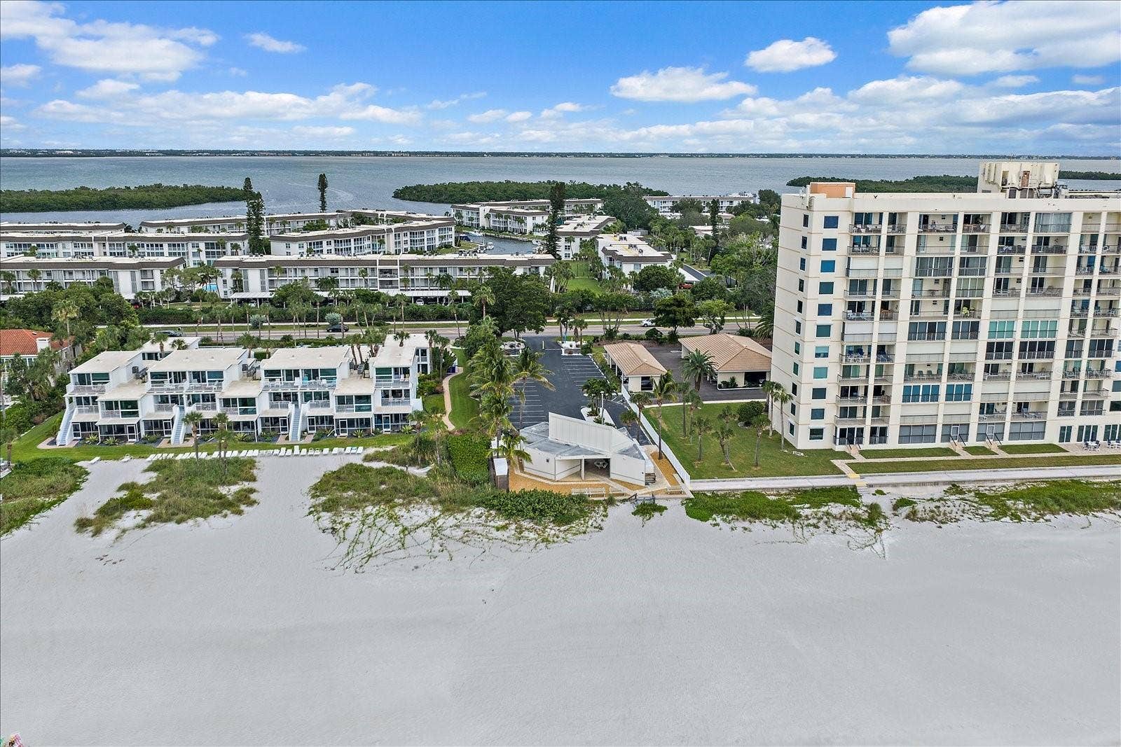 575 SUTTON PLACE, Longboat Key, FL 34228