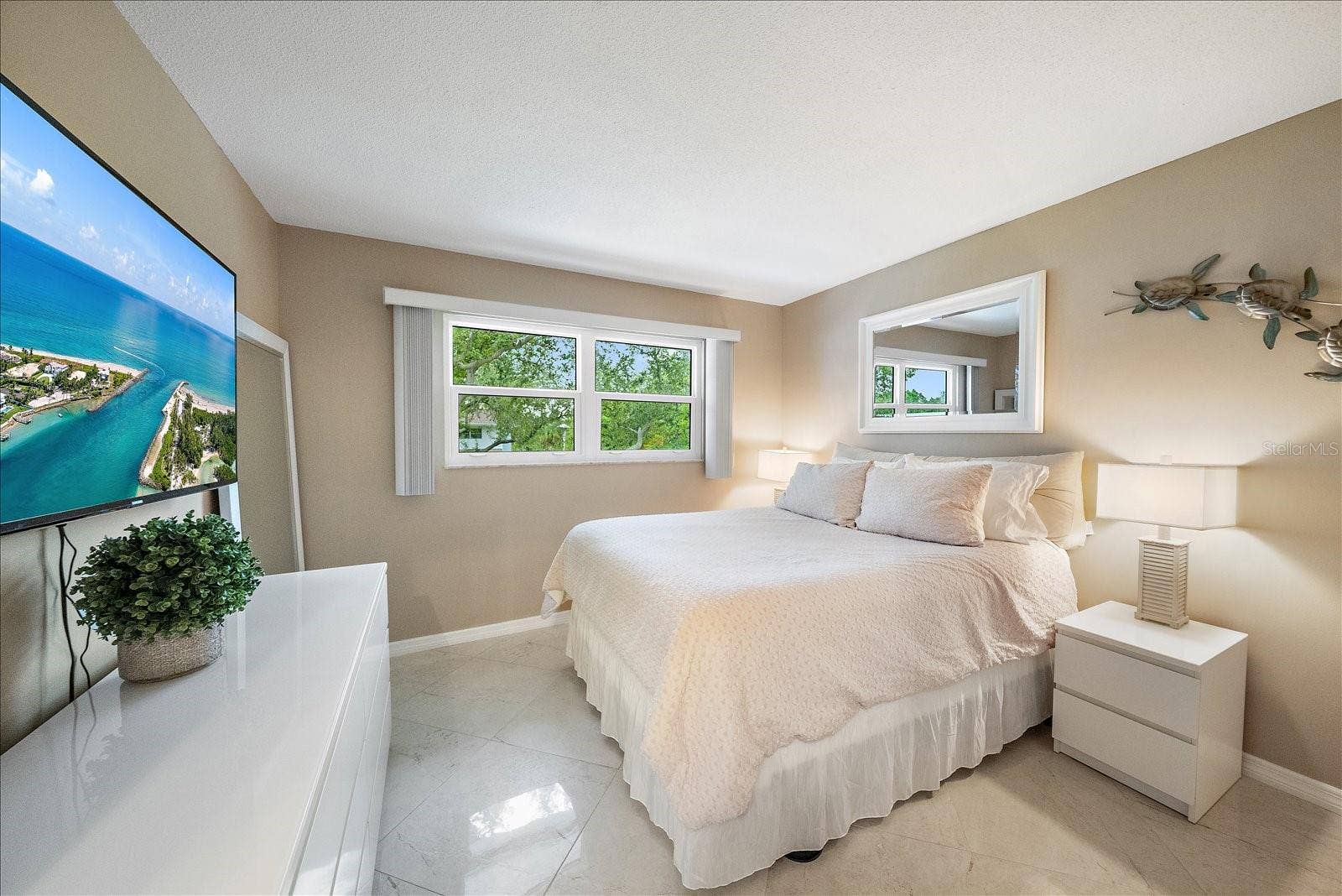 575 SUTTON PLACE, Longboat Key, FL 34228