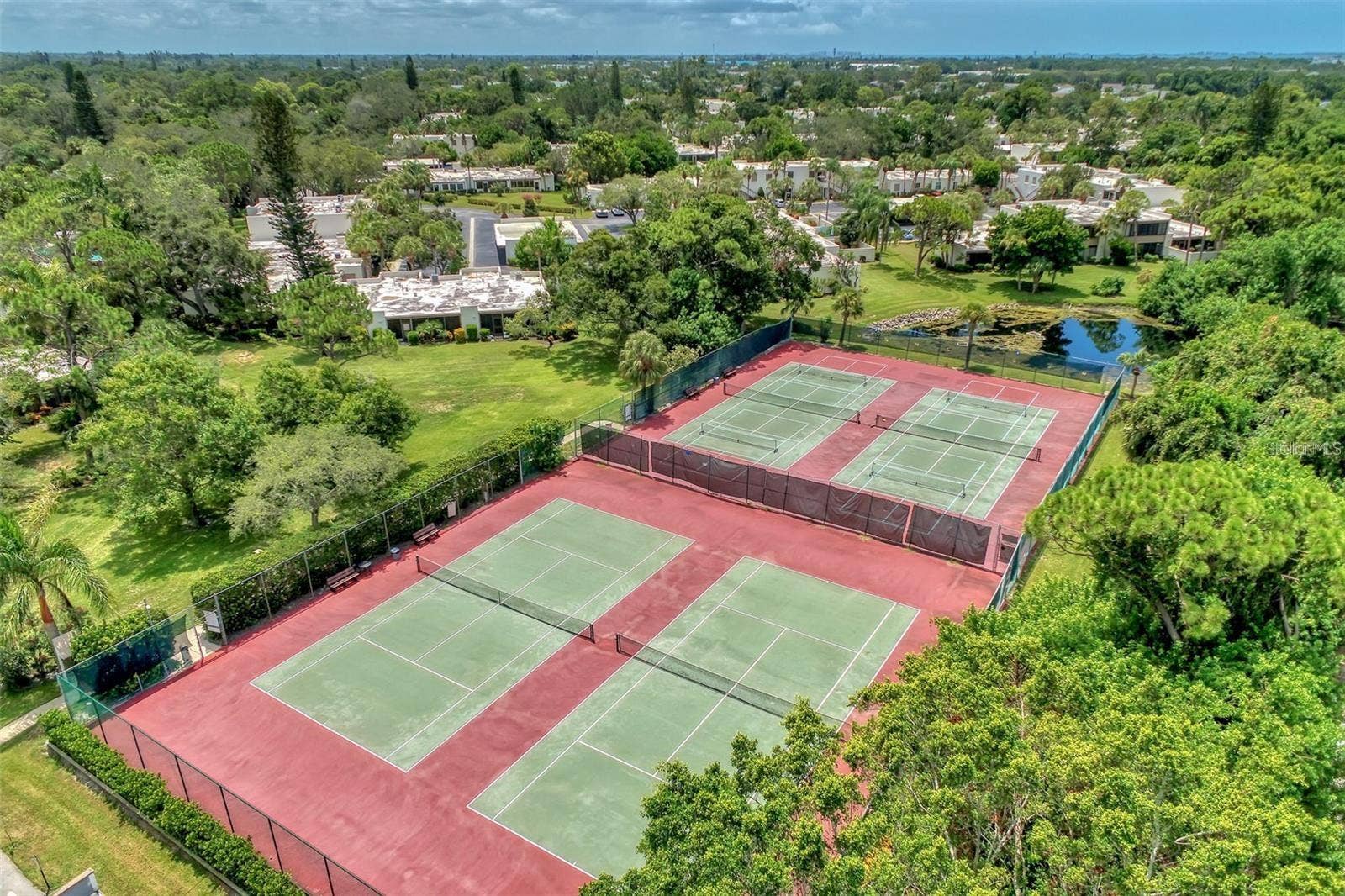 Tennis & pickleball courts