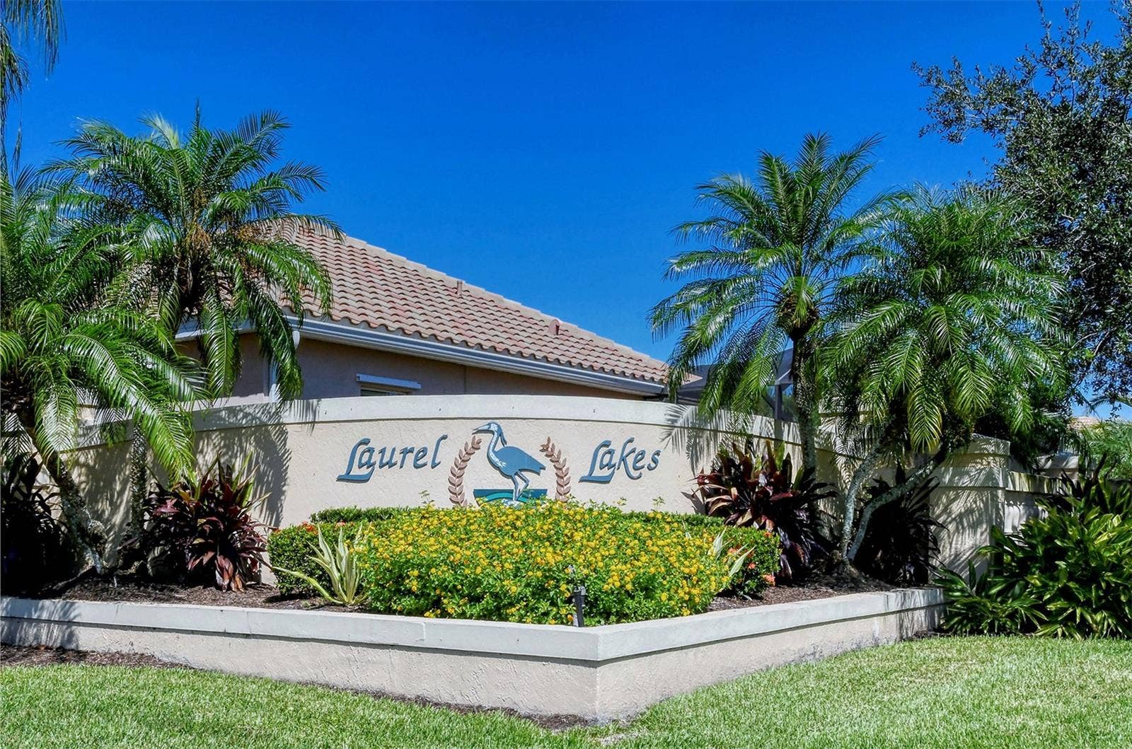 Laurel Lakes Community