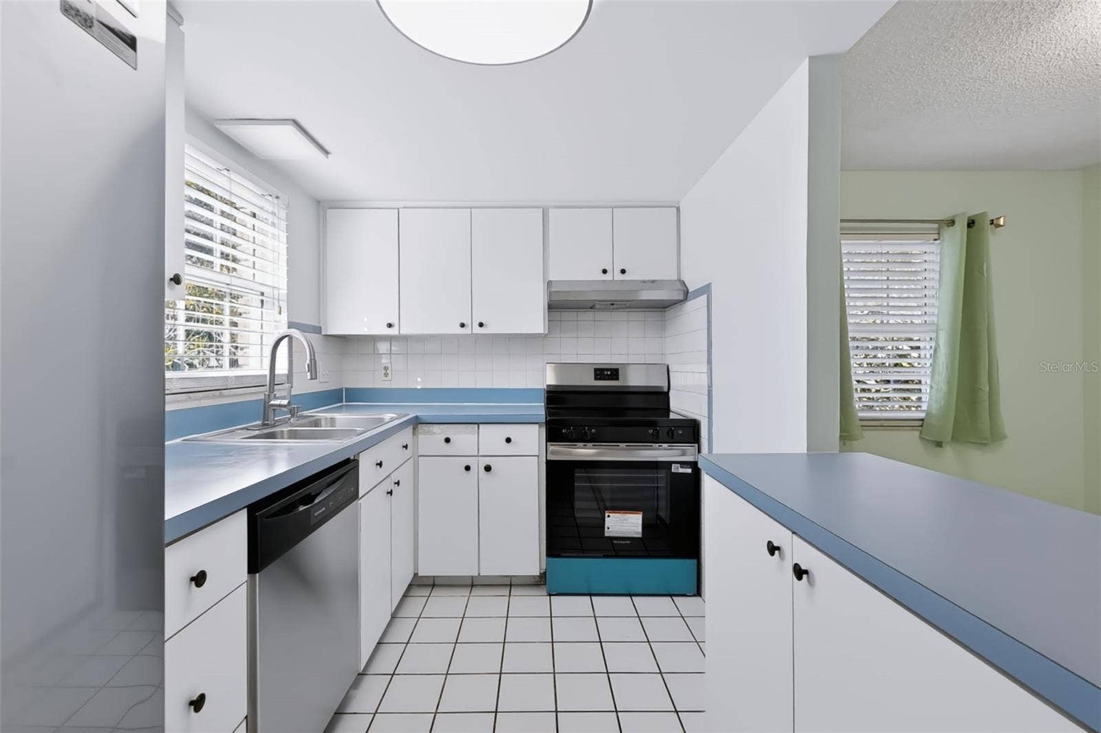 1162 84TH TERRACE N, #D, St Petersburg, FL 33702 Kitchen