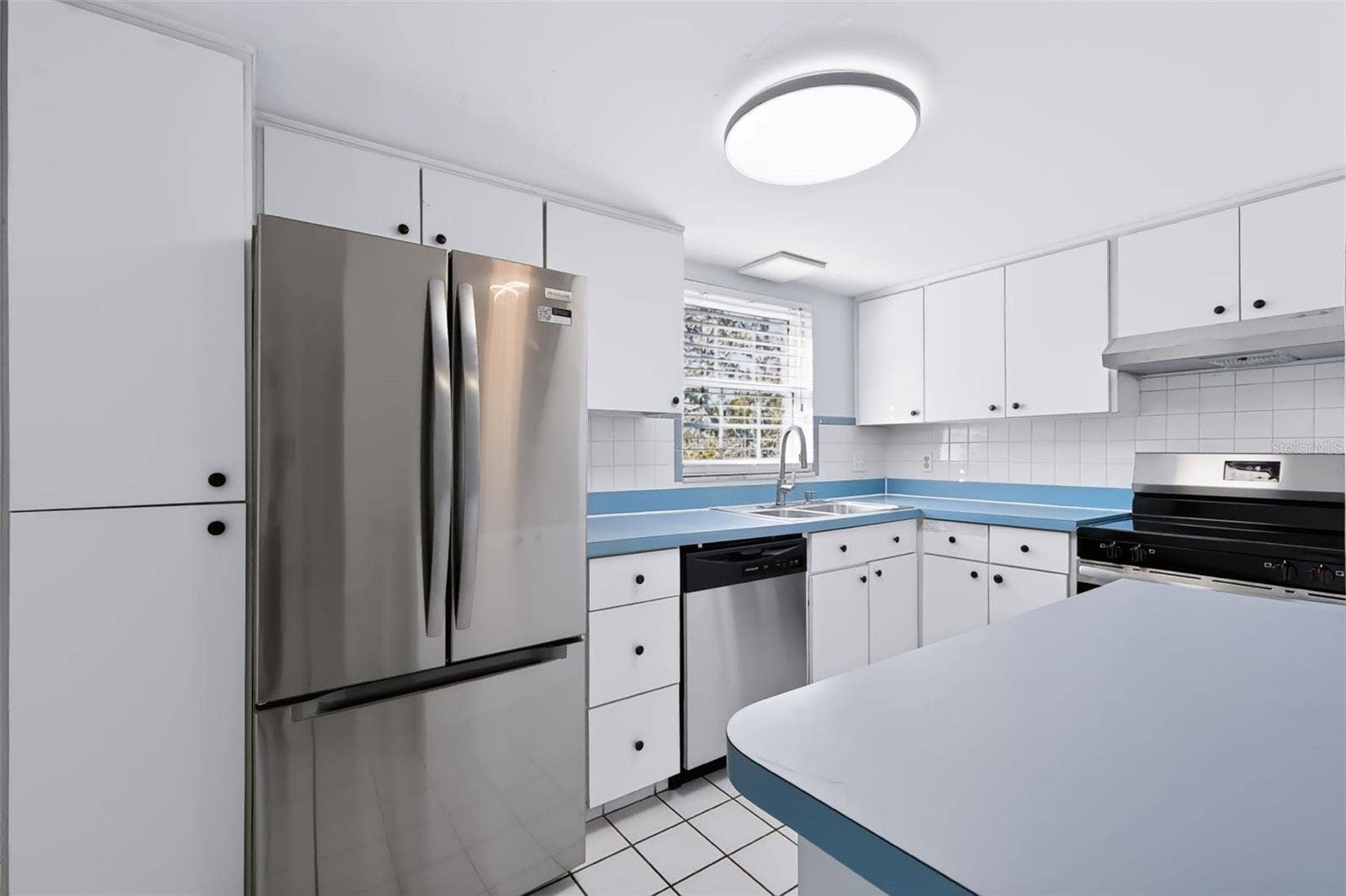 1162 84TH TERRACE N, #D, St Petersburg, FL 33702 Kitchen