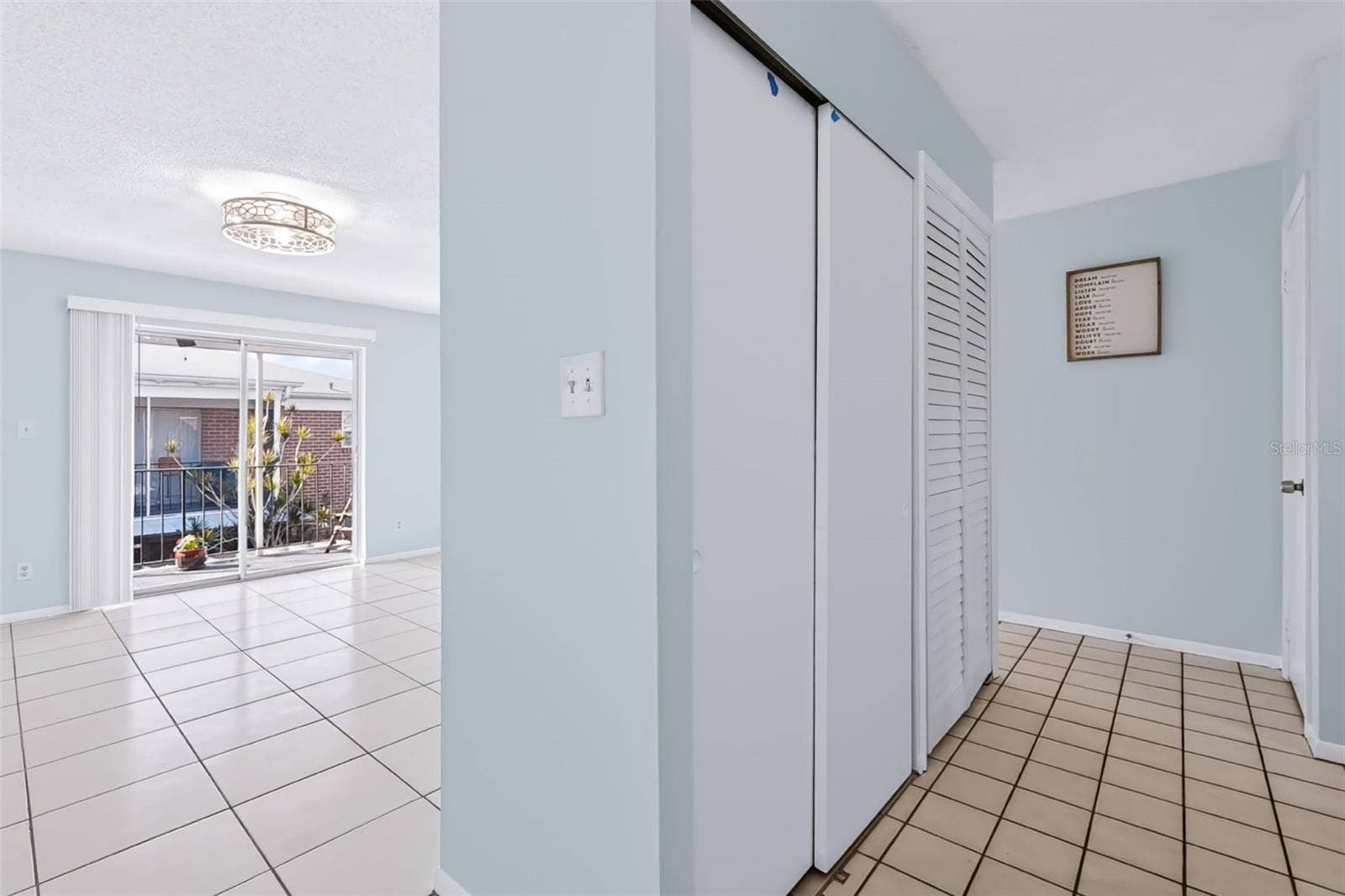 1162 84TH TERRACE N, #D, St Petersburg, FL 33702 Entry Way