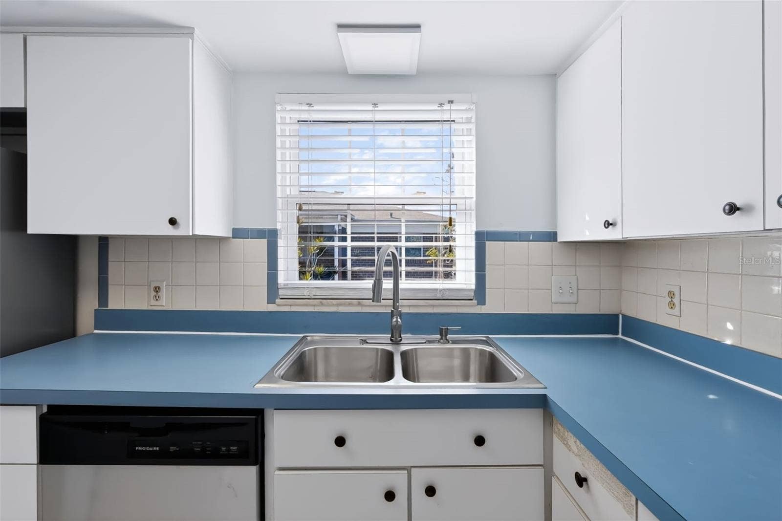 1162 84TH TERRACE N, #D, St Petersburg, FL 33702 Kitchen