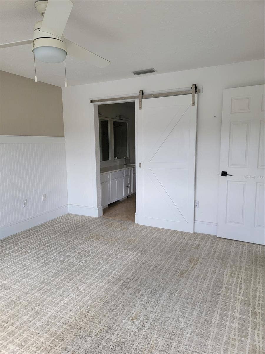 Door from primary bedroom to en-suite