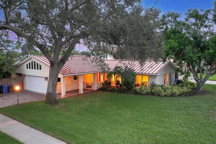Property photo for 901 RIVIERA STREET, Venice, FL