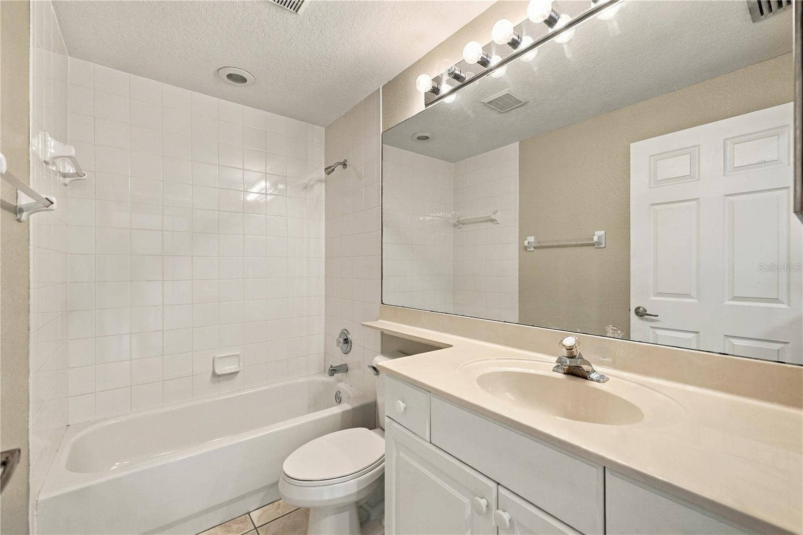 7617 SWEETBAY CIRCLE, Bradenton, FL 34203 7617 SWEETBAY CIRCLE, Bradenton, FL 34203
