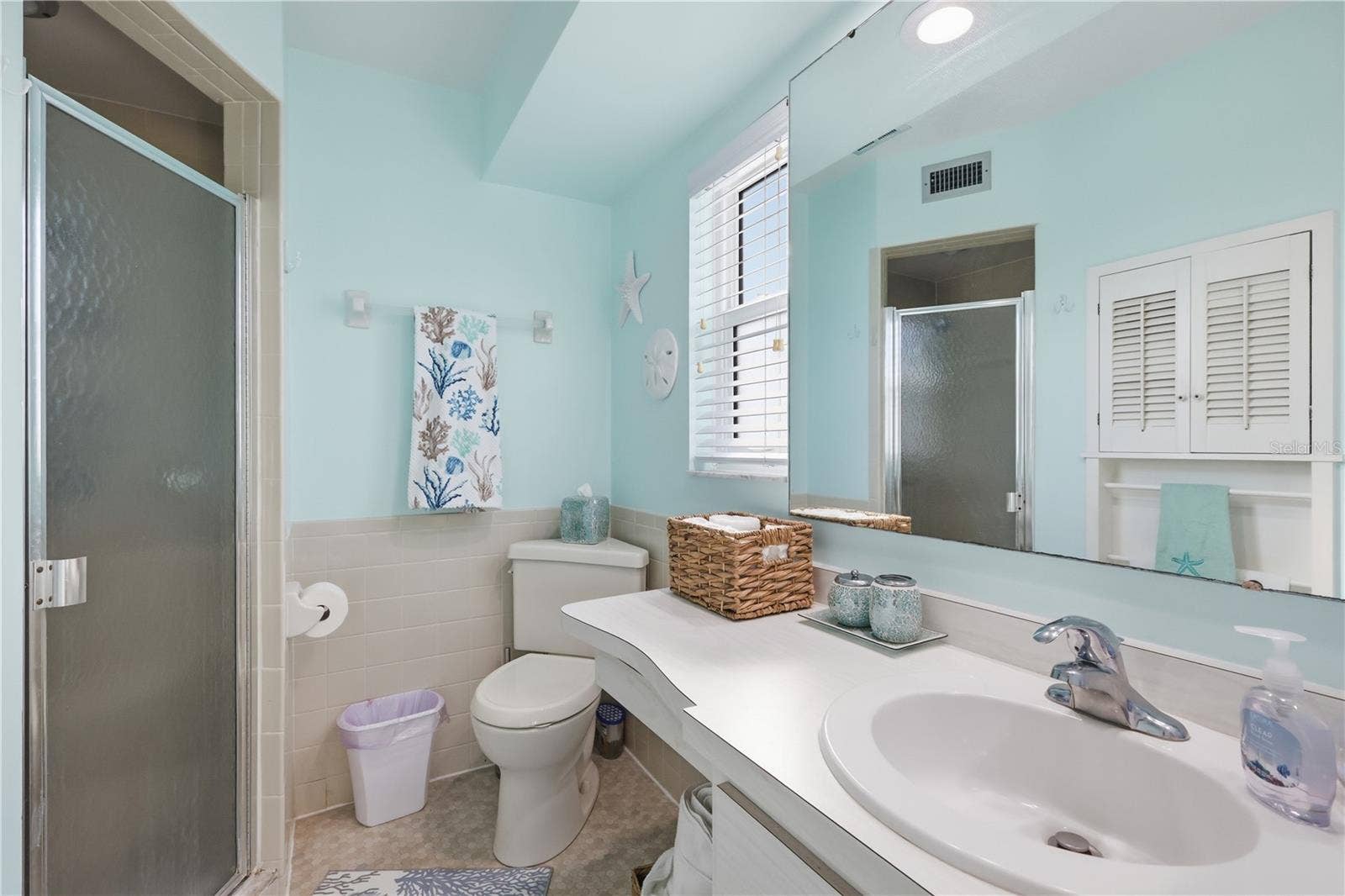4307 GULF DRIVE, #206, Holmes Beach, FL 34217 Primary En-suite Bathroom with Shower