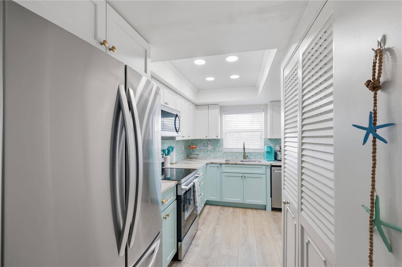 4307 GULF DRIVE, #206, Holmes Beach, FL 34217 Welcoming Kitchen