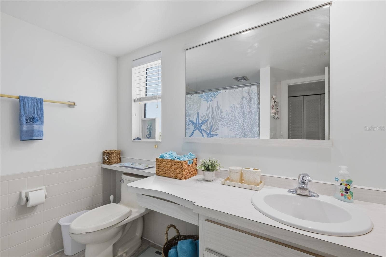 4307 GULF DRIVE, #206, Holmes Beach, FL 34217 Second bathroom, with tub/shower combo