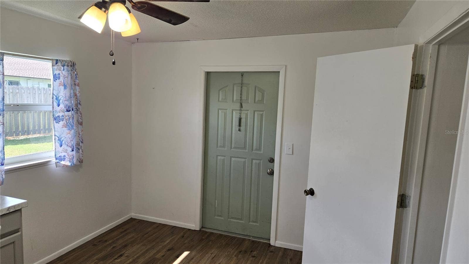 Apt 2 entrance
