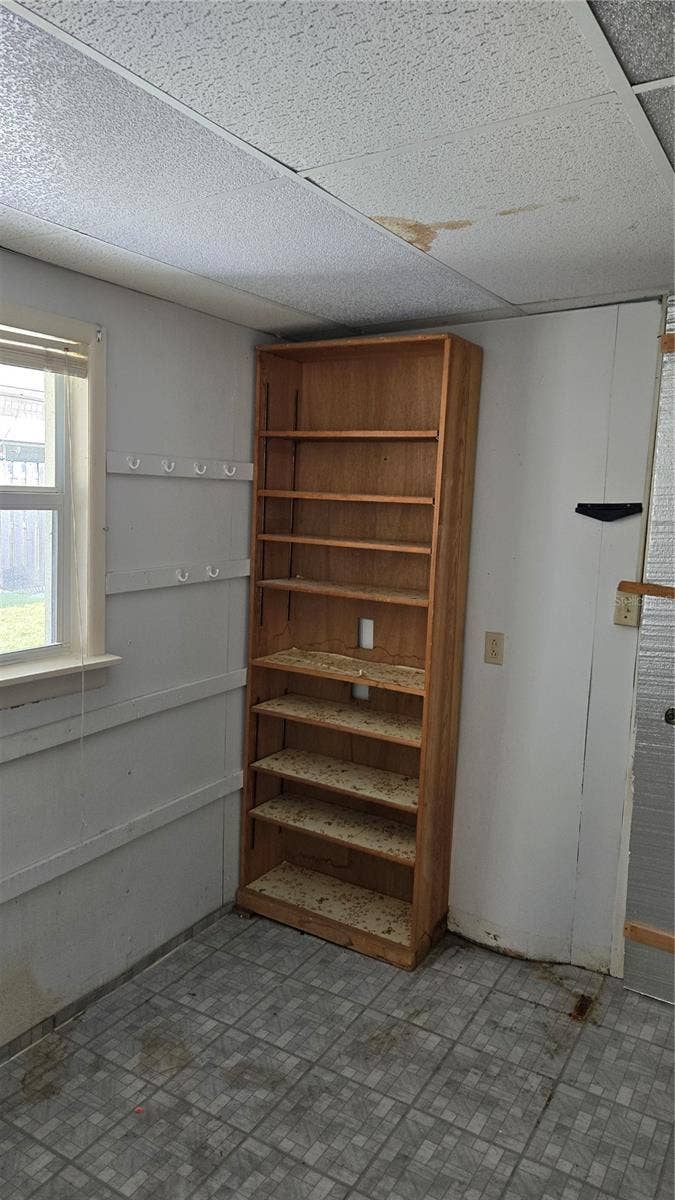 Apt 4 laundry room