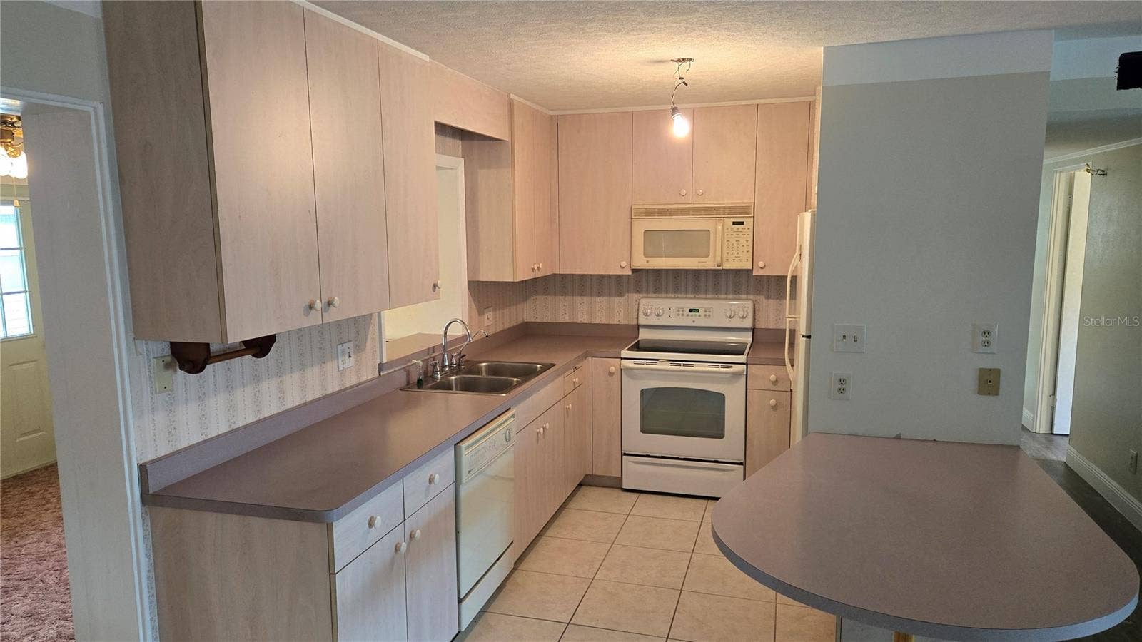 Apt 1 kitchen