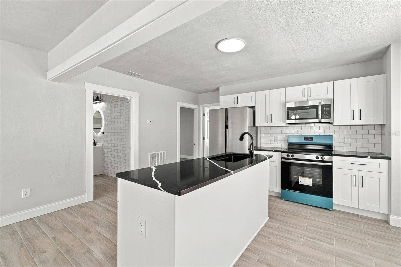 2230 9TH AVENUE W, Bradenton, FL 34205 2230 9TH AVENUE W, Bradenton, FL 34205