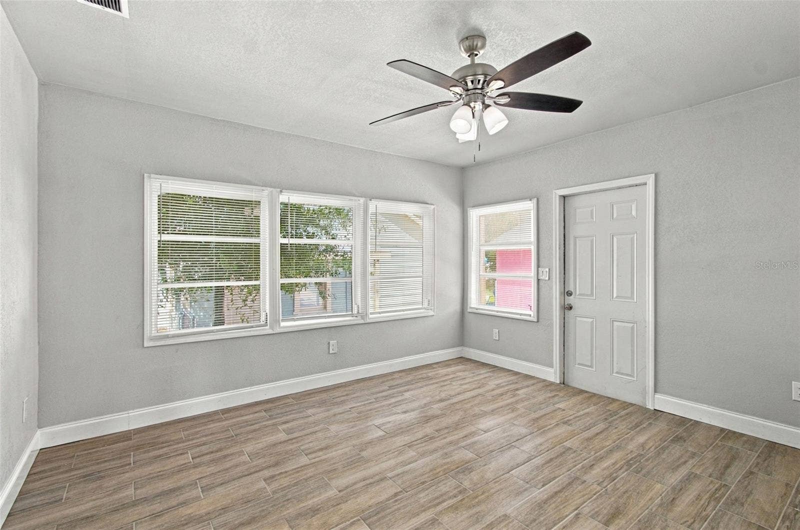 2230 9TH AVENUE W, Bradenton, FL 34205 2230 9TH AVENUE W, Bradenton, FL 34205